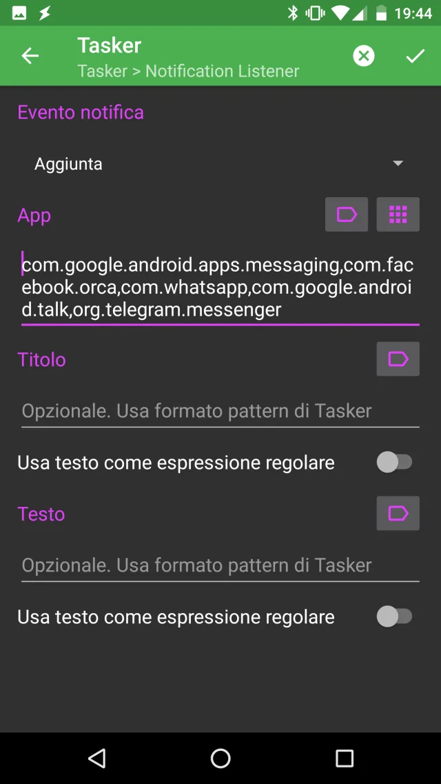 Lettura vocale delle notifiche sul sistema tablet in auto.