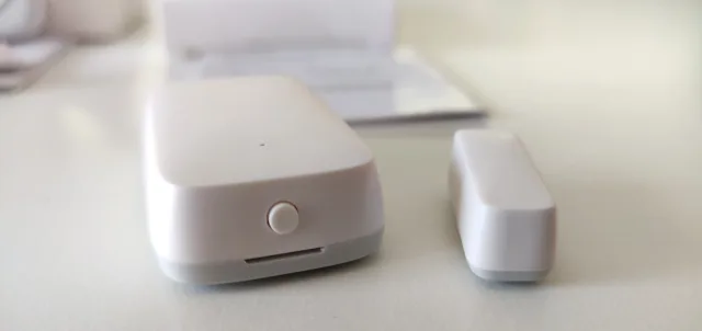 Recensione Tuya ZigBee Hub + Kit sensori PIR, portafinestra e temperatura