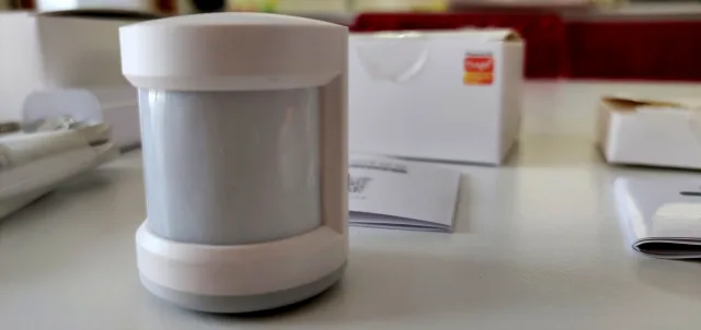 Recensione Tuya ZigBee Hub + Kit sensori PIR, portafinestra e temperatura