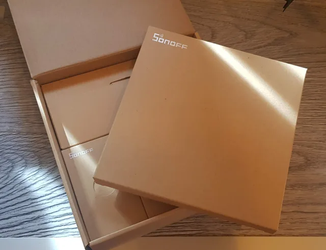 Sonoff L1 - recensione e confronto con la Xiaomi Yeelight Lightstrip