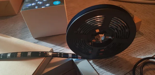 Sonoff L1 - recensione e confronto con la Xiaomi Yeelight Lightstrip