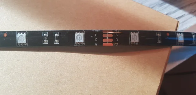 Sonoff L1 - recensione e confronto con la Xiaomi Yeelight Lightstrip