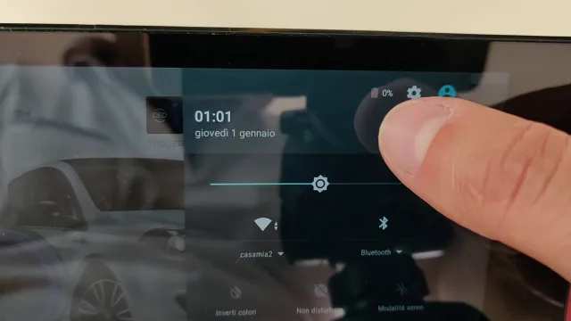 Come alimentare direttamente un Tablet rimuovendo la batteria