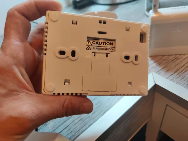 Nuovo Termostato WiFi Tuya Smart - Wireless anche verso la caldaia!