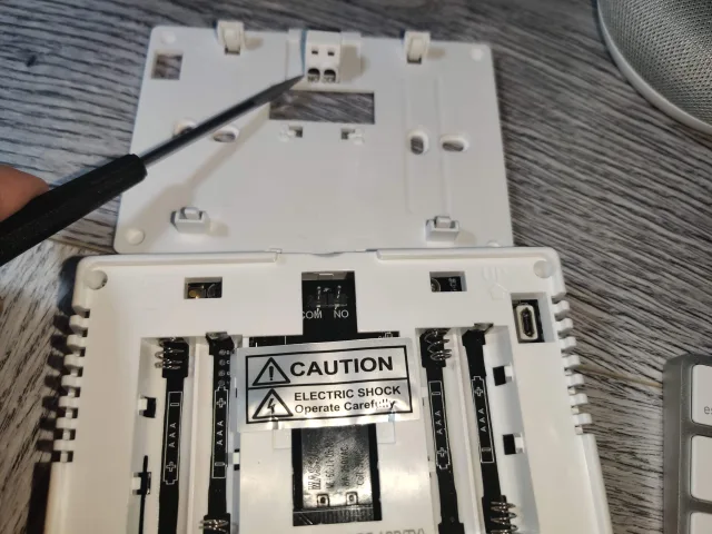 Nuovo Termostato WiFi Tuya Smart - Wireless anche verso la caldaia!