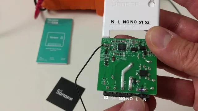 Sonoff Mini Modifica Hardware Contatto pulito - Hardware MOD Dry Contact