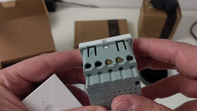 Lampadine normali diventano smart con Livolo Wall Switch e Gateway Zigbee