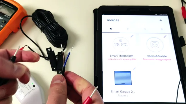 Fili elettrici in uscita dal dispositivo