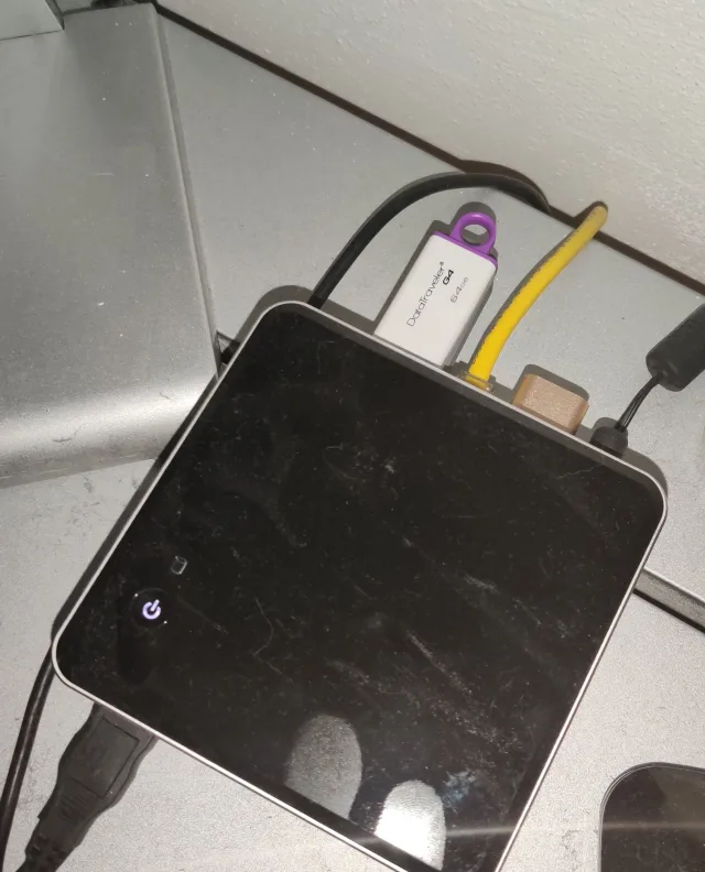 MiniPC connetti pendrive