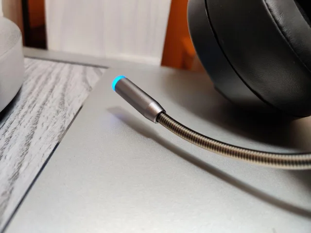 Microfono flessibile con LED