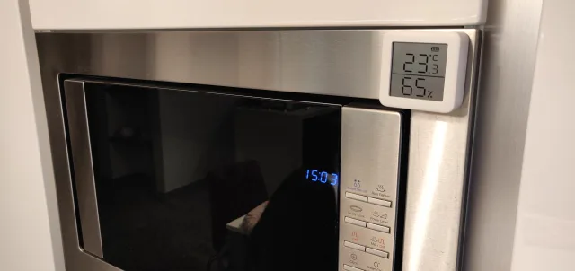 SwitchBot MeterTH S1 funzione di calamita