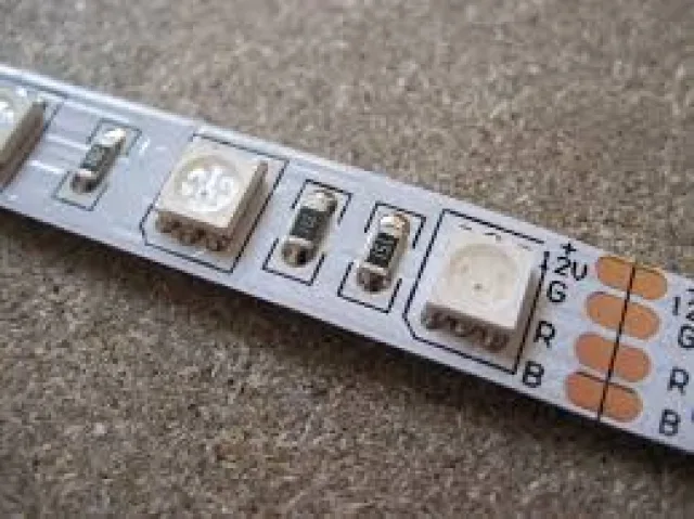 Come realizzare una striscia led WiFi programmabile con un NodeMCU