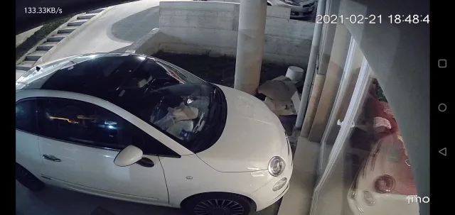 foto con illuminatore LED bianco