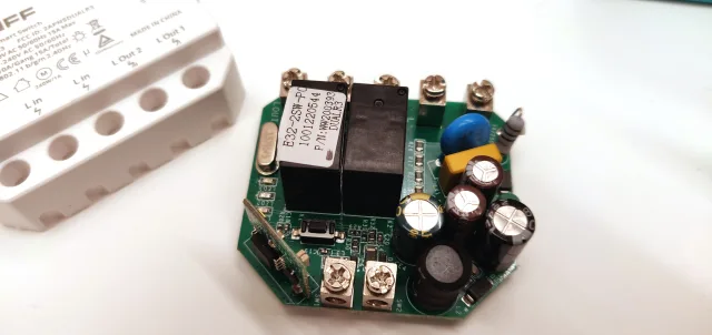 Vista frontale Sonoff Dual r3 PCB