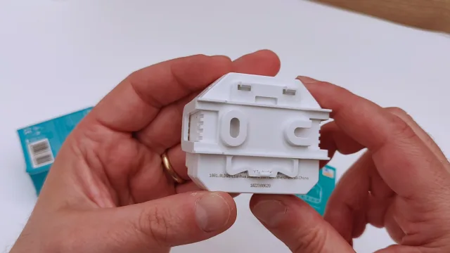 Vista posteriore Sonoff dual R3