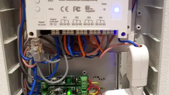 Monitorare lo stato on-off di un punto luce usando Sonoff e Relè passo passo