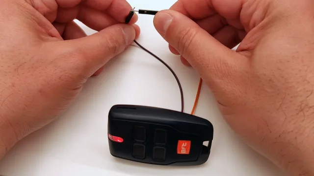 Prova manuale di contatto fili elettrici