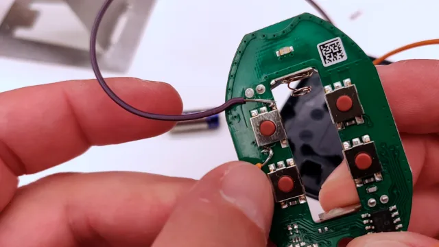 Dettaglio saldature in parallelo ai pulsanti