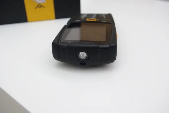 AGM M7 dettaglio torcia LED