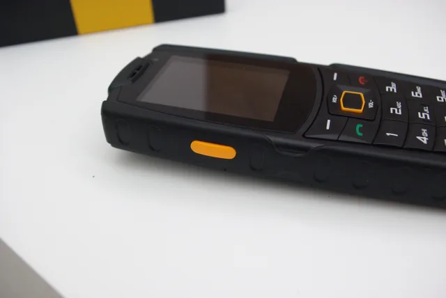 AGM M7 dettaglio pulsante laterale