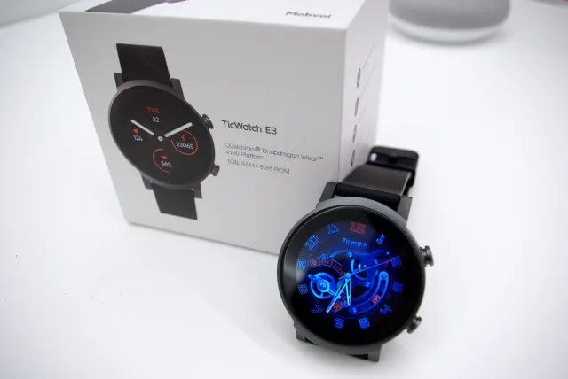 ticwatch e3 vista frontale