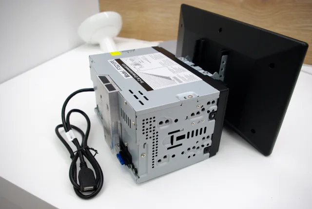 Atoto F7 vista laterale