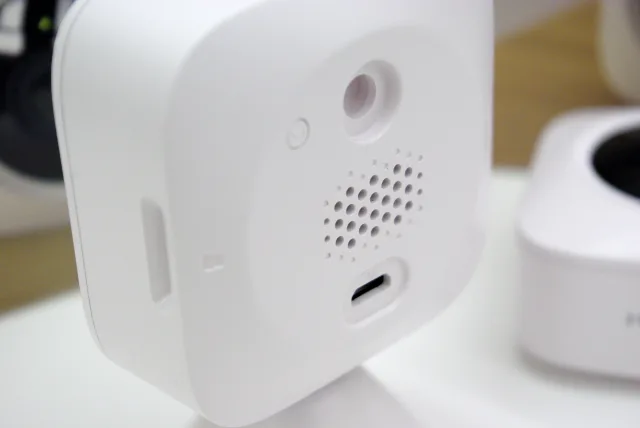 SwitchBot Indoor Cam vista posteriore