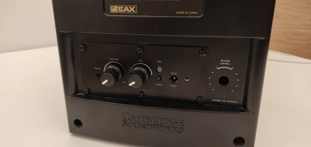 Arylic Up2Stram AMP SUB montata su un subwoofer