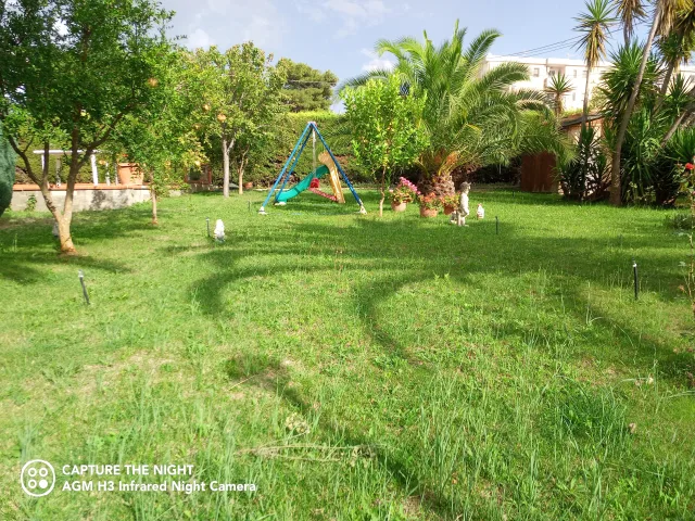 AGM H3 scatto diurno in esterno