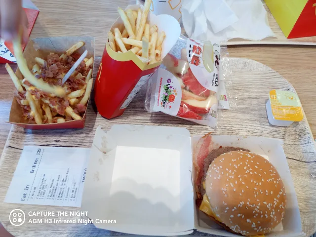 AGM H3 scatto ravvicinato in interno di giorno