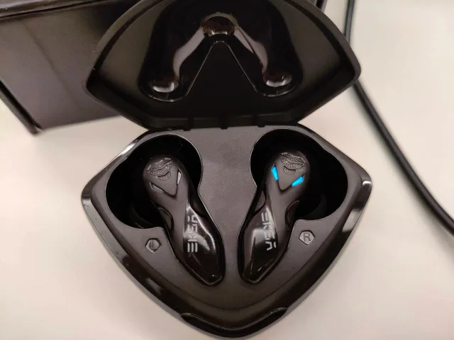 EKSA GT1 dettaglio led acceso