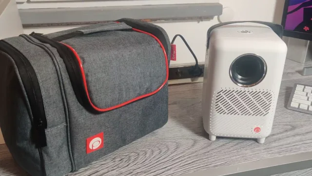 borsa in dotazione al proiettore Pixthink M1