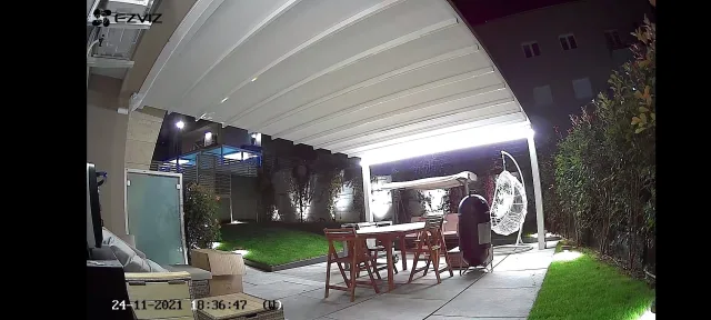 EZVIZ BC1C esempio di immagine notturna illuminata