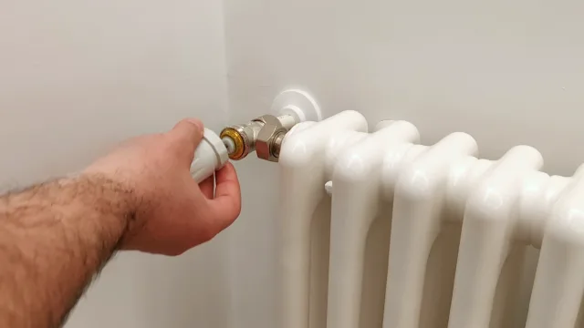 Smontaggio comanado manuale da termosifone