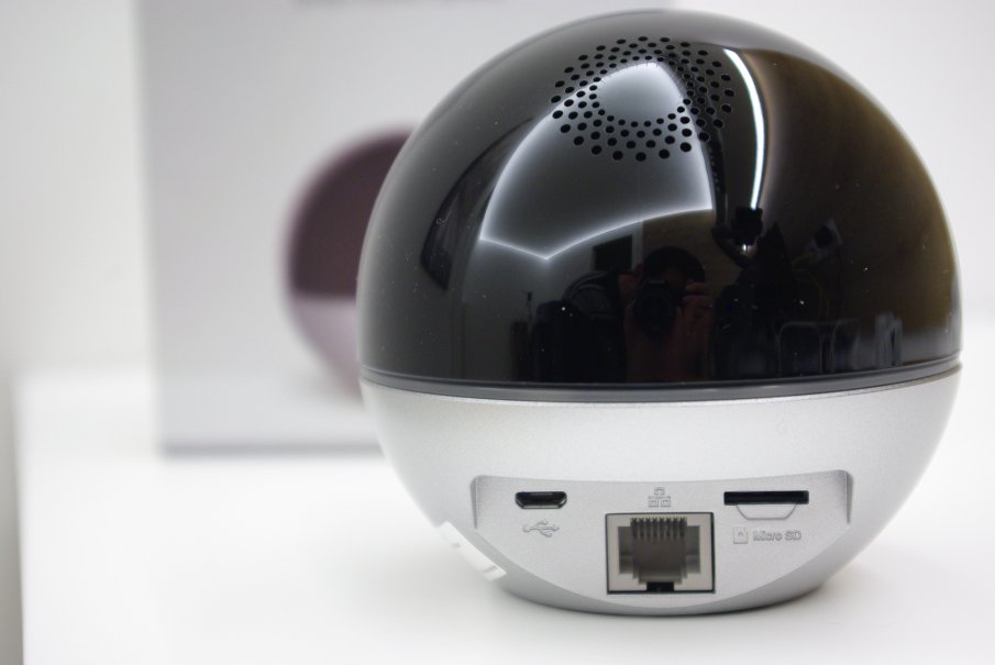 Ezviz C6W dettaglio posteriore