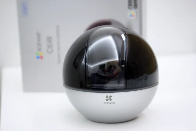 Ezviz C6W dettaglio frontale