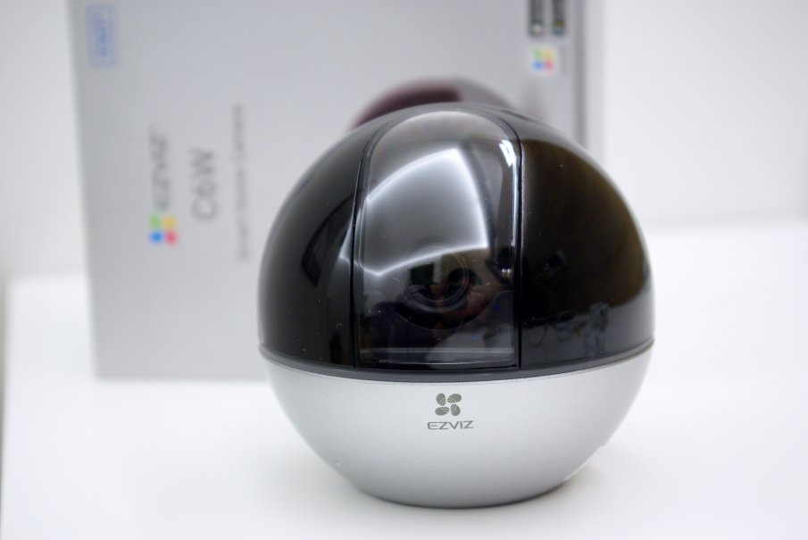 Ezviz C6W dettaglio frontale
