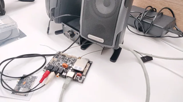 Arylic Up2Stream HD DAC in test su banco da lavoro