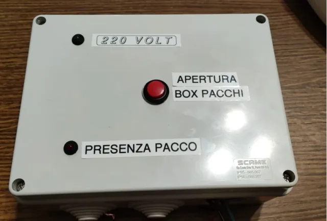 cassetta stagna contenente dispositivi elettronici