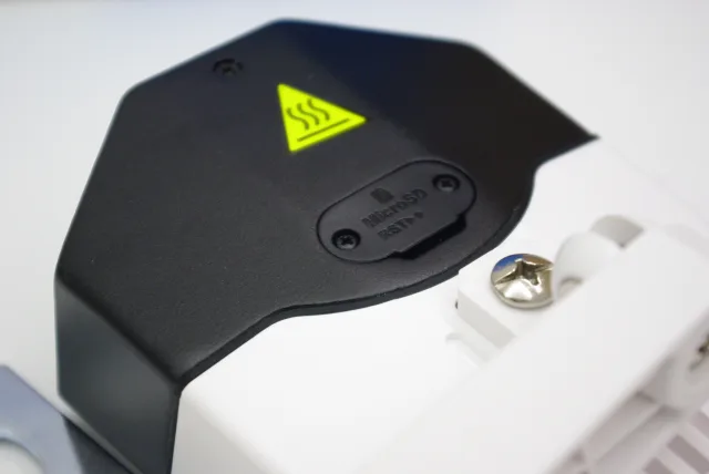 Reolink Duo WiFi dettaglio sportellino microSD