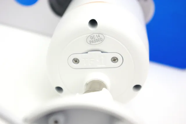 Reolink RLC-1212A vista posteriore sportellino memoria