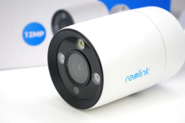 Reolink RLC-1212A vista frontale