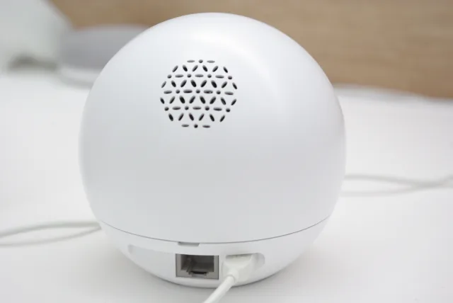 Ezviz C6 2k+ vista posteriore