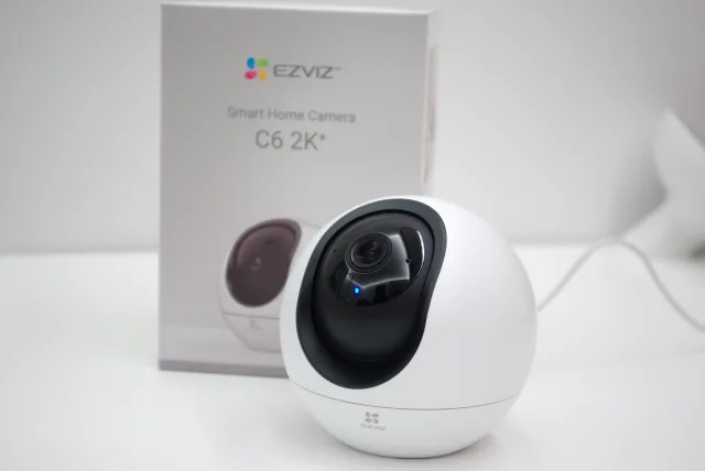 Ezviz C6 2k+ vista frontale