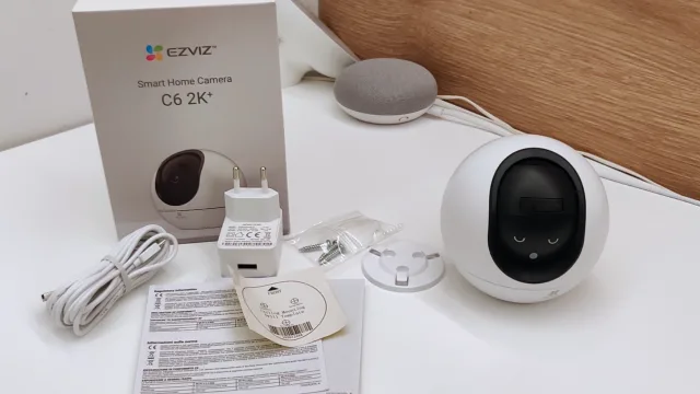 Ezviz C6 2k+ contenuto della confezione
