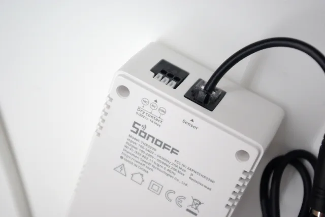 Sonoff TH Elite dettaglio contatto pulito
