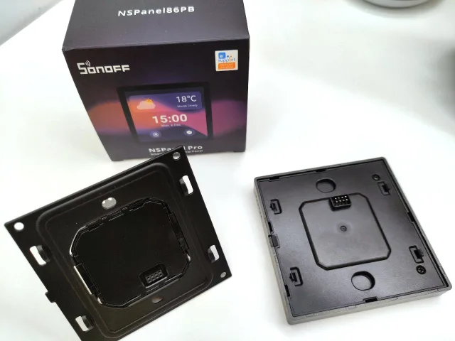 Sonoff NSPanel PRO dettaglio parti di montaggio