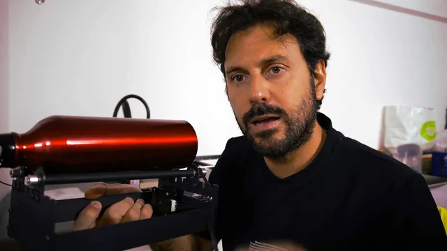 FLYING BEAR laser man, dettaglio dispositivo per stampa su oggetti cilindrici