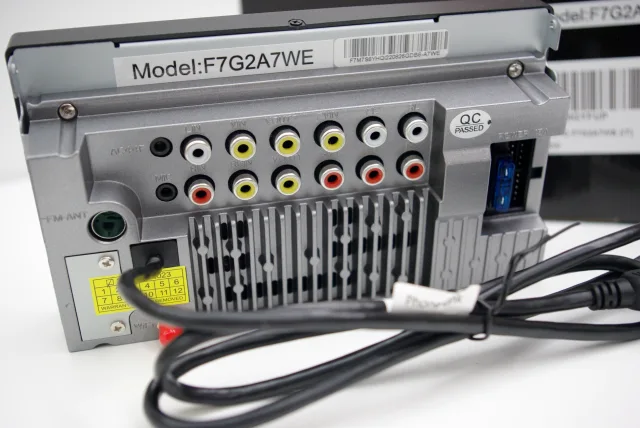 Atoto F7 WE vista connettori posteriori