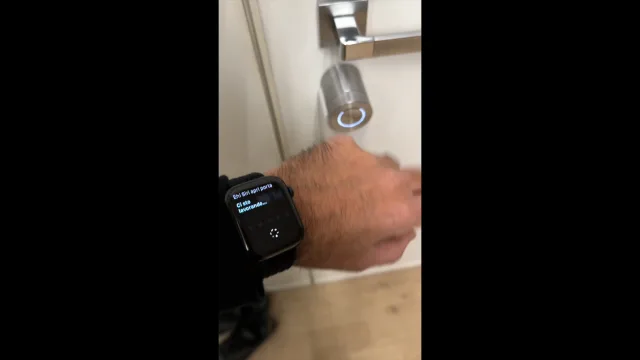 Nuki Smart Lock 3.0 Pro in azione con comando vocale da Apple Watch